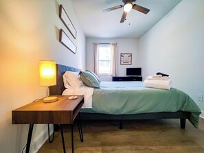 4 bedrooms, desk, iron/ironing board, travel crib