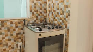 SUH Flamengo 10 | Private kitchen | Fridge, microwave, stovetop, cookware/dishes/utensils