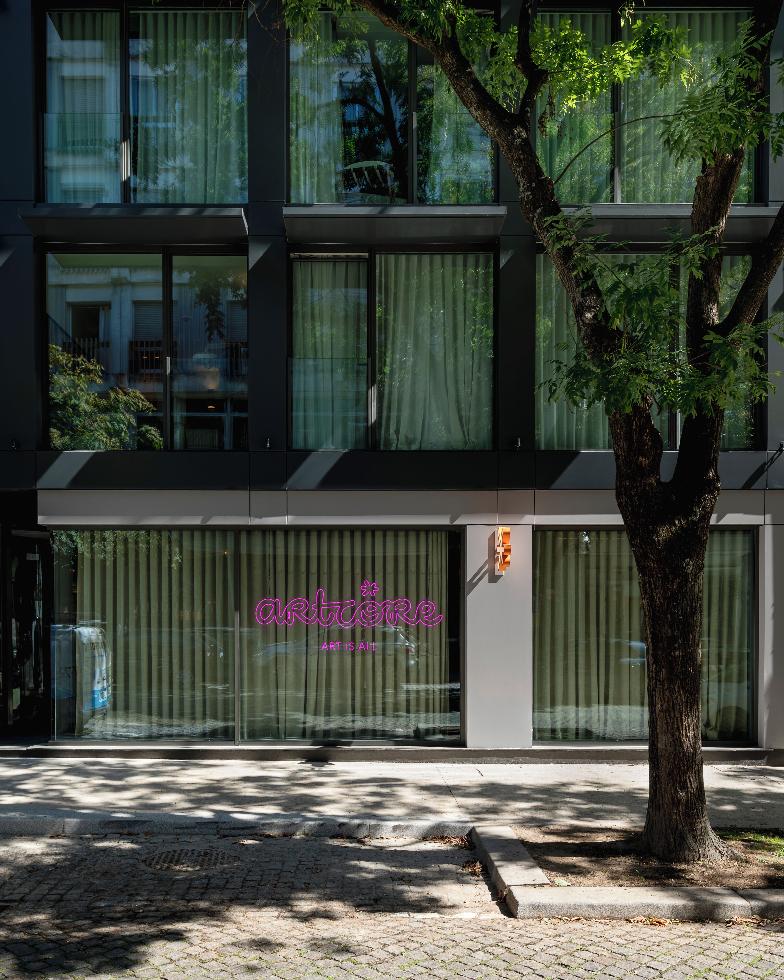 Vista frontal de la propiedad