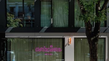 Vista frontal de la propiedad