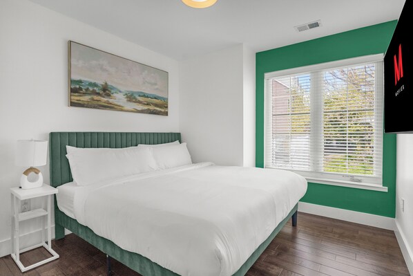 4 bedrooms, iron/ironing board, WiFi, bed sheets