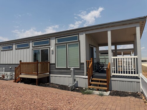 Lazy Lookout is your cozy sanctuary and gateway to stunning Lake Powell.