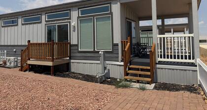 Lazy Lookout is your cozy sanctuary and gateway to stunning Lake Powell.