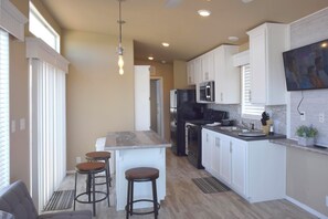 Microwave, oven, stovetop - Harmony Haven is your cozy sanctuary and gateway to stunning Lake Powell. (Page)