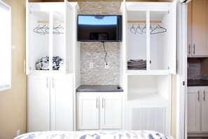 1 bedroom, iron/ironing board, WiFi, bed sheets - Harmony Haven is your cozy sanctuary and gateway to stunning Lake Powell. (Page)