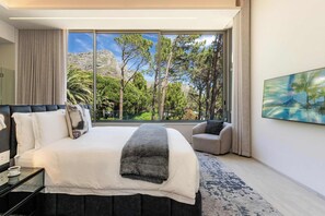 3 bedrooms, desk, iron/ironing board, WiFi - The Glasshouse - Camps Bay, Views, Luxury, Jacuzzi (Cape Town)