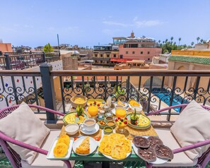 Free daily continental breakfast