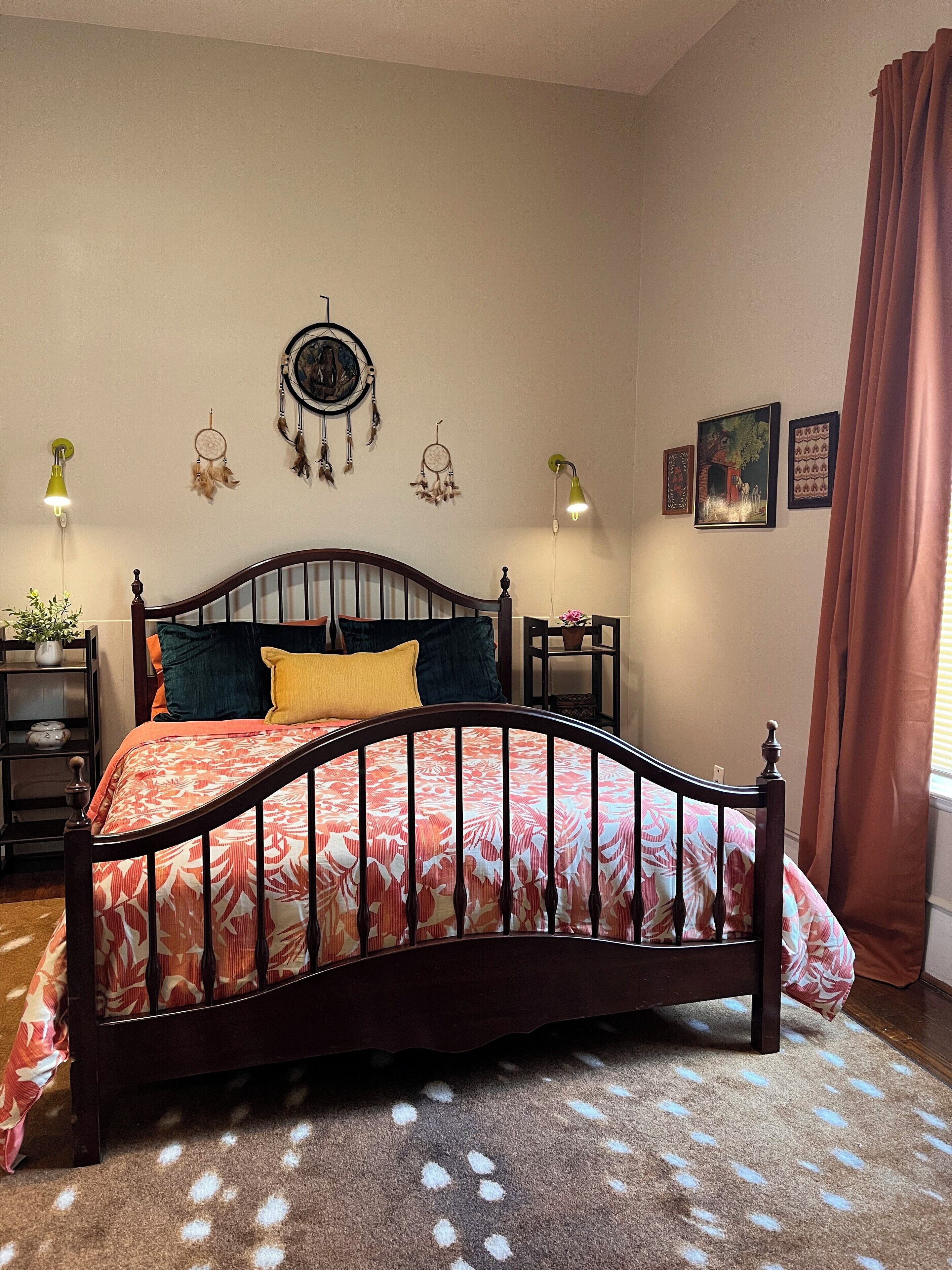 Planxa i posts de planxar, wifi i roba de llit 