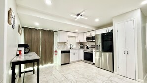 Coffee/tea maker, fridge, microwave, oven