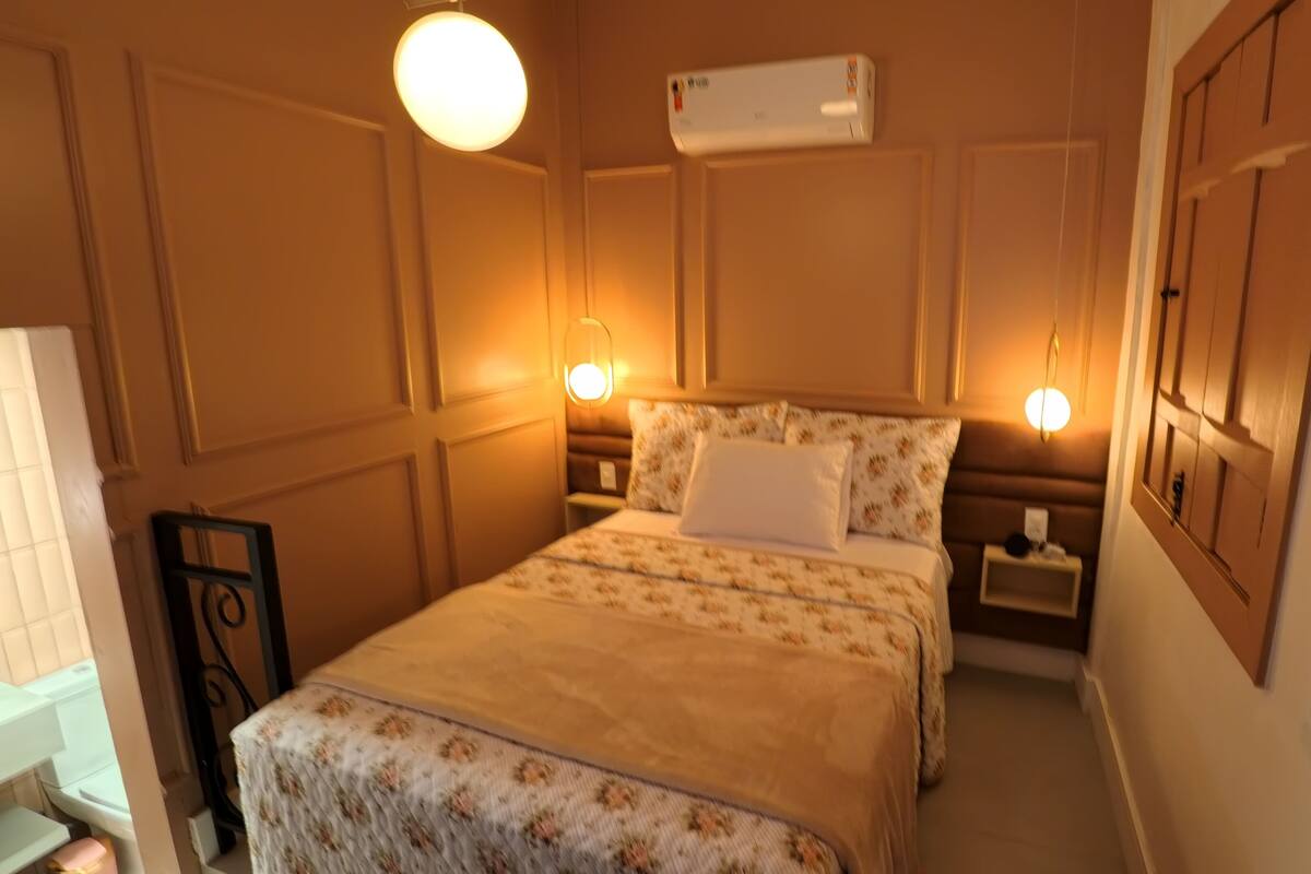 WiFi (free), bed sheets