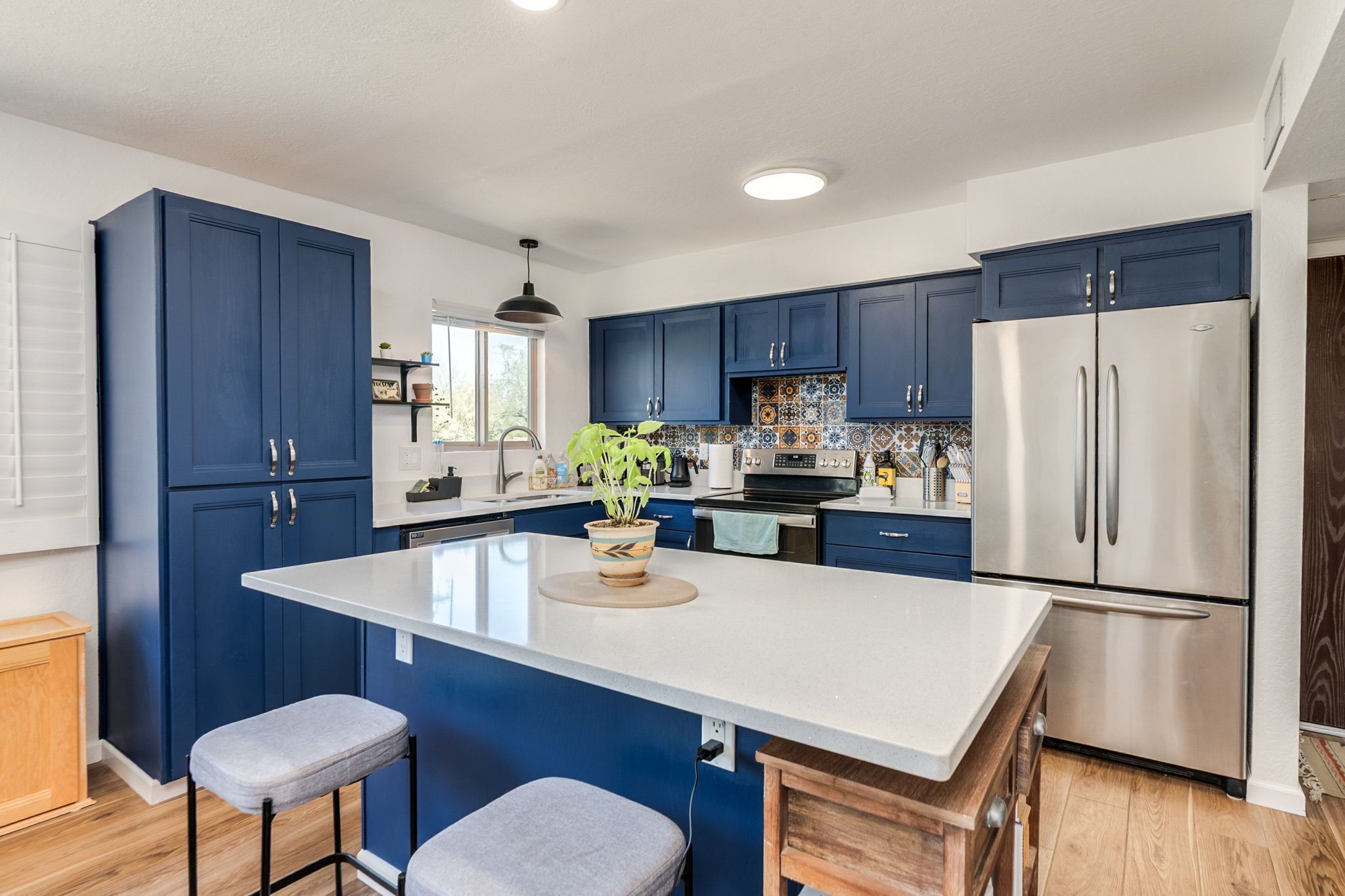 ثلاجة، ميكروويف، فرن، موقد طهي مسطح