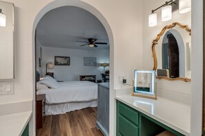 3 bedrooms, desk, travel crib, free WiFi