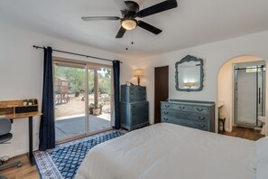 3 bedrooms, desk, travel crib, free WiFi - Oasis Escape: Quiet & Convenient (Tucson)