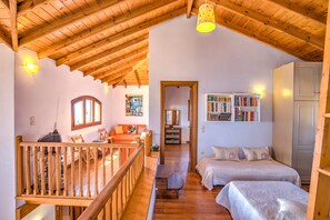 2 Schlafzimmer, Schreibtisch, Bügeleisen/Bügelbrett, Reisekinderbett