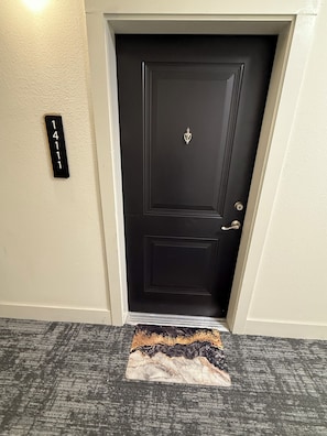 Interior - Luxury 1-bedroom apartment in Downtown Dallas with WiFi, fitness room plus more! (Dallas)