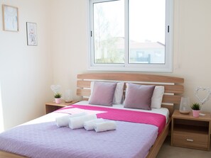 2 bedrooms, iron/ironing board, WiFi, bed sheets