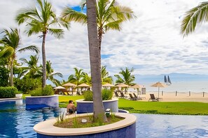 Beach - Ocean and bay views with beach club Included (Cruz de Huanacaxtle)