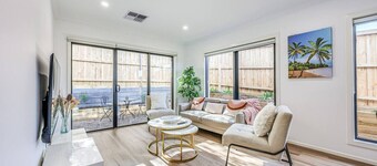 StayAU Officer Newly 5BRM Homley Villa House