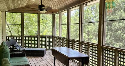 2 Bedroom 4 person house with private hot tub on Rural Estate