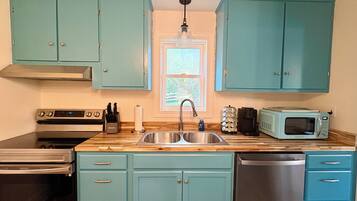 Refrigerador, microondas, horno y lavavajillas