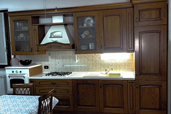 KĂŒhlschrank, Mikrowelle, Ofen, Herdplatte