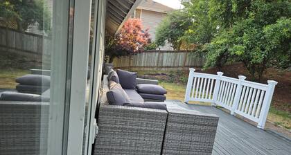 Cozy 5-bedroom house and 3 baths next to Wild Waves Theme & Water Park AC, WiFi