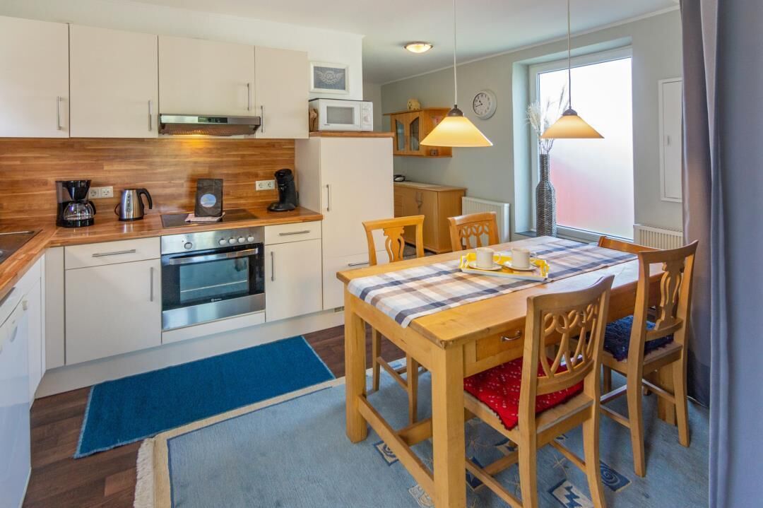 Kjøleskap, mikrobølgeovn, ovn og oppvaskmaskin