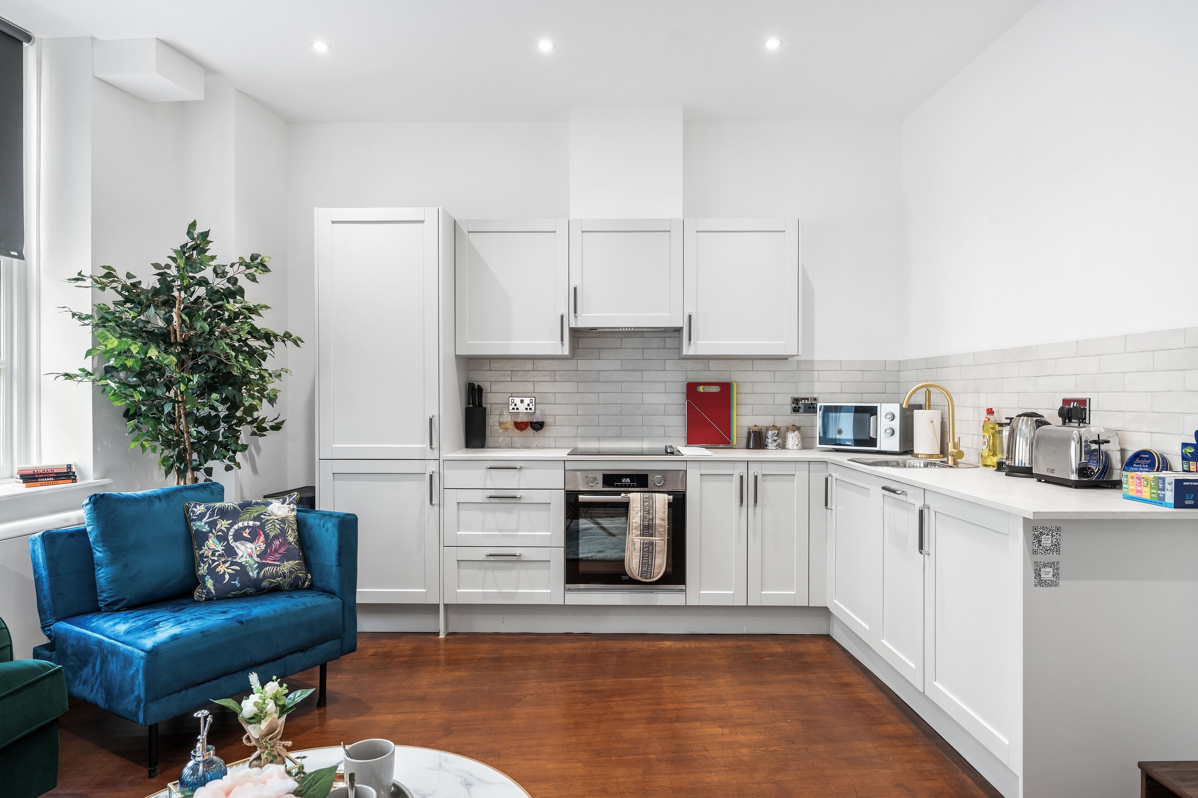 Køleskab, mikrobølgeovn, ovn, kogeplade