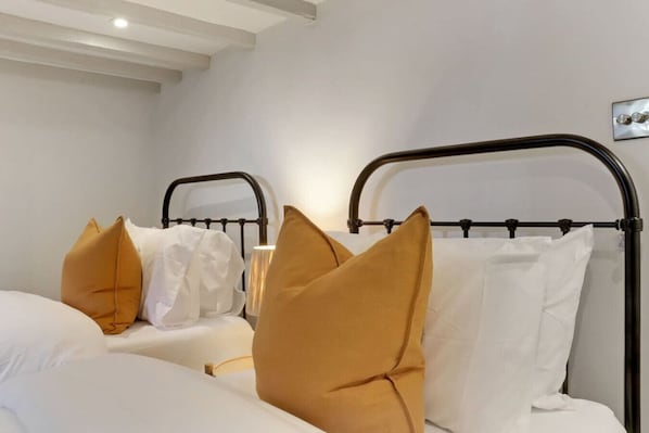 3 habitaciones, tabla de planchar con plancha, cuna de viaje y wifi