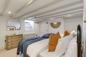 3 slaapkamers, een strijkplank/strijkijzer, reisbedje, wifi