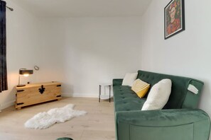 TV - Modern Hanover Town House (Brighton and Hove)