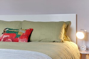 1 bedroom, iron/ironing board, WiFi, bed sheets - Central Seaside Retreat (Brighton and Hove)