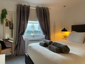 2 Schlafzimmer, Schreibtisch, Bügeleisen/Bügelbrett, WLAN