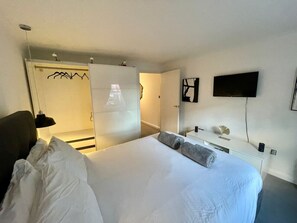 2 habitaciones, escritorio, tabla de planchar con plancha y wifi 