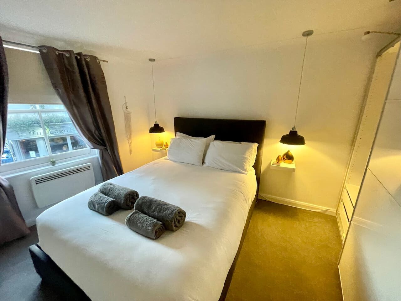 2 bedrooms, desk, iron/ironing board, WiFi