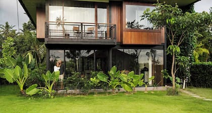 AK Lodges Islamabad: Exquisite 6-Bedroom Estate with Premium Finishes and AC