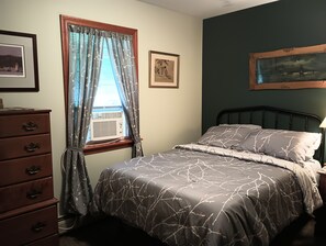 1 bedroom, desk, free WiFi, bed sheets