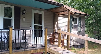 Cozy 1 bedroom efficiency in a forest-like setting near Lake George and Saratoga