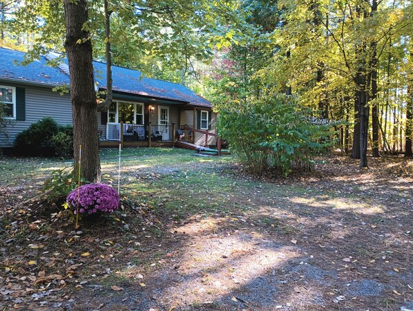 Exterior - Cozy 1 bedroom efficiency in a forest-like setting near Lake George and Saratoga (Glens Falls North)