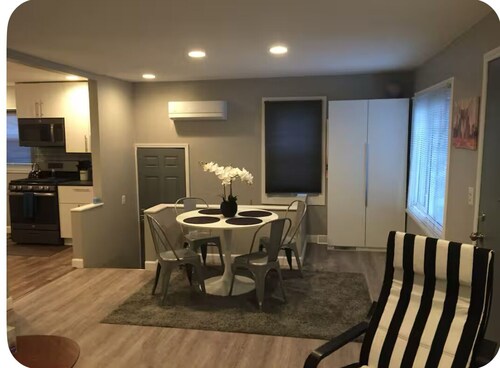 Charming 1-bedroom house with WiFi and AC in fabulous Wolverine Lake