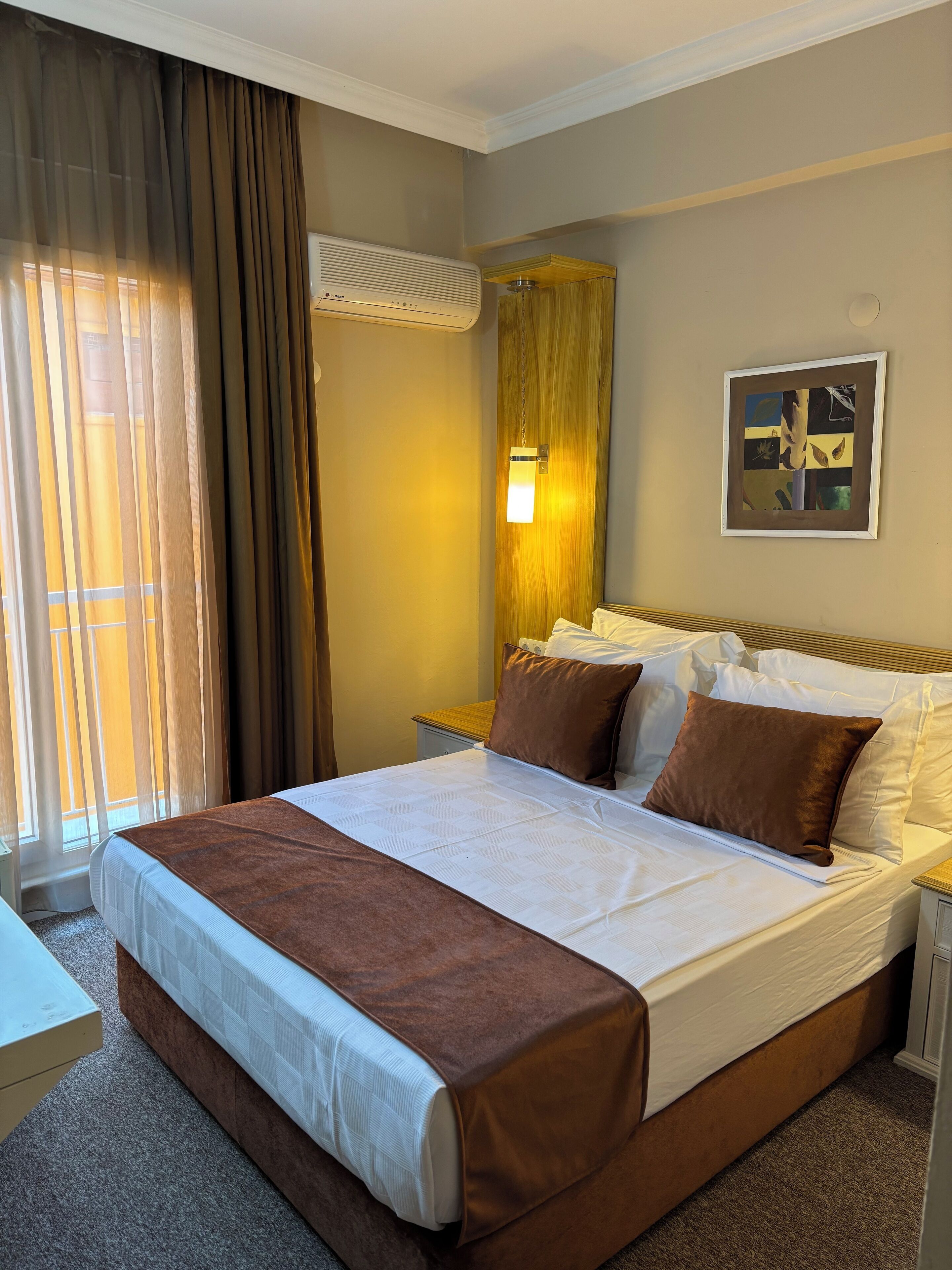 Skrivebord og skrivebord for bærbar PC