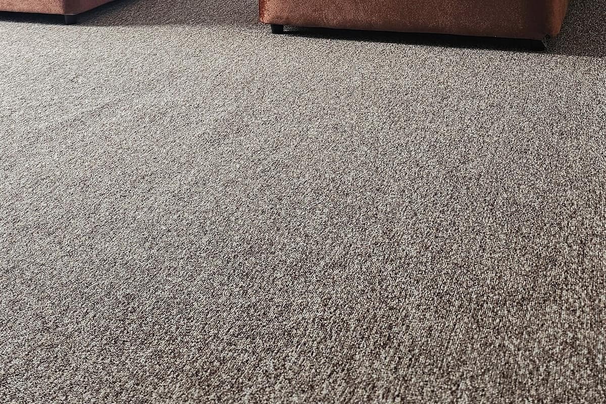 Escritorio y espacio para trabajar con laptop