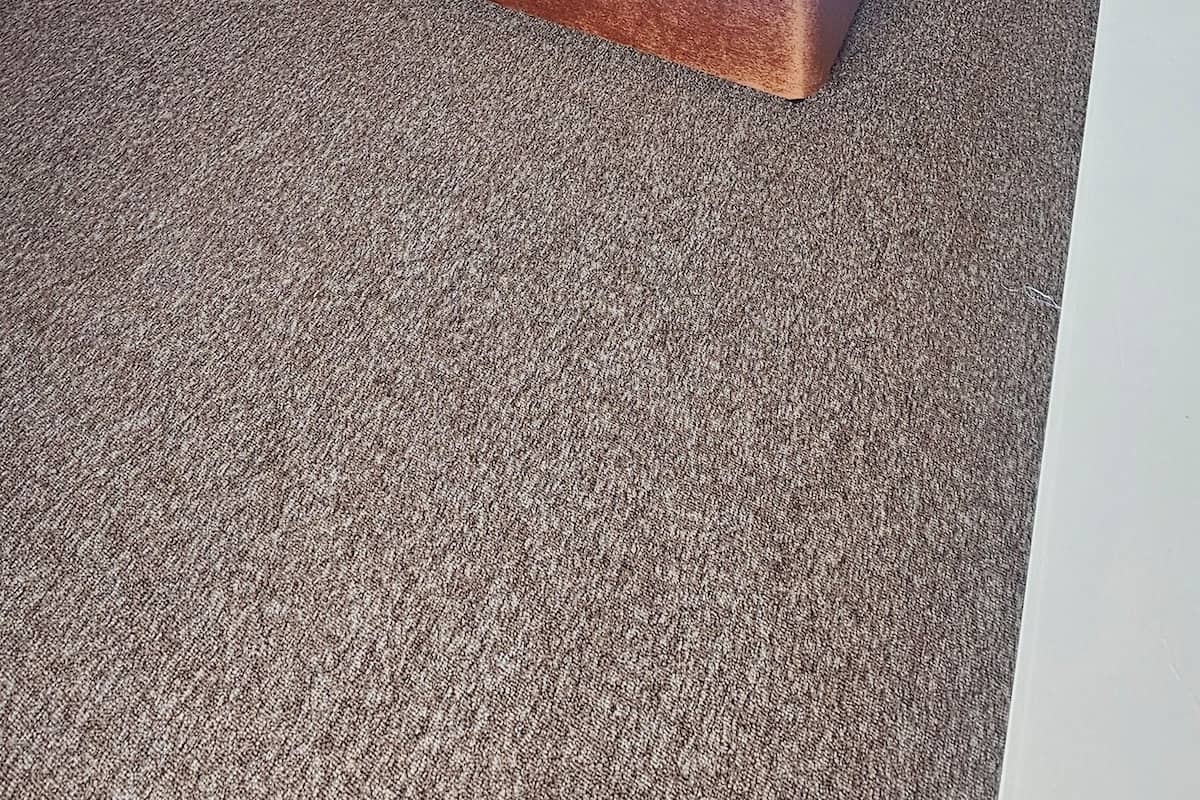 Escritorio y espacio para trabajar con laptop