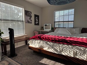 2 bedrooms, iron/ironing board, free WiFi, bed sheets