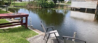 @Lakeside Peach@
Rare 3/2, Golf Cart, Lake O access from waterfront home