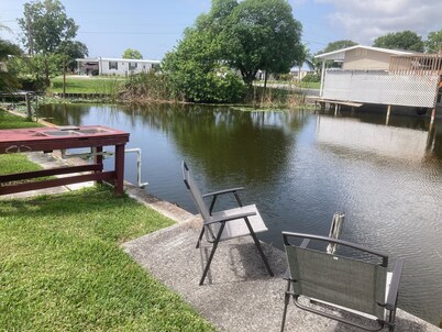 @Lakeside Peach@
Rare 3/2, Golf Cart, Lake O access from waterfront home