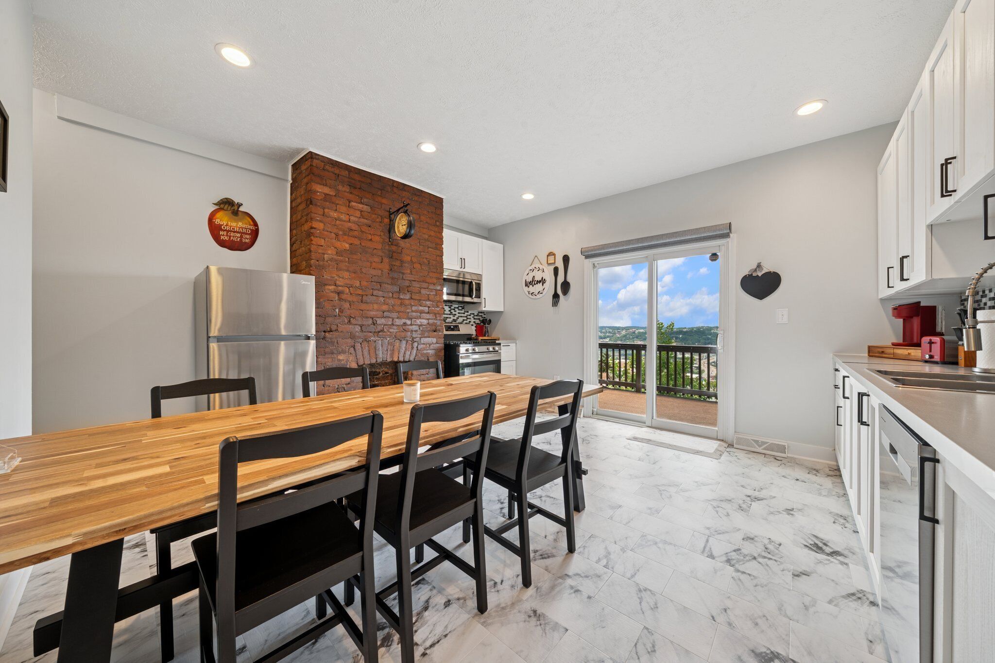 Microondas, horno, placa de cocina y lavavajillas