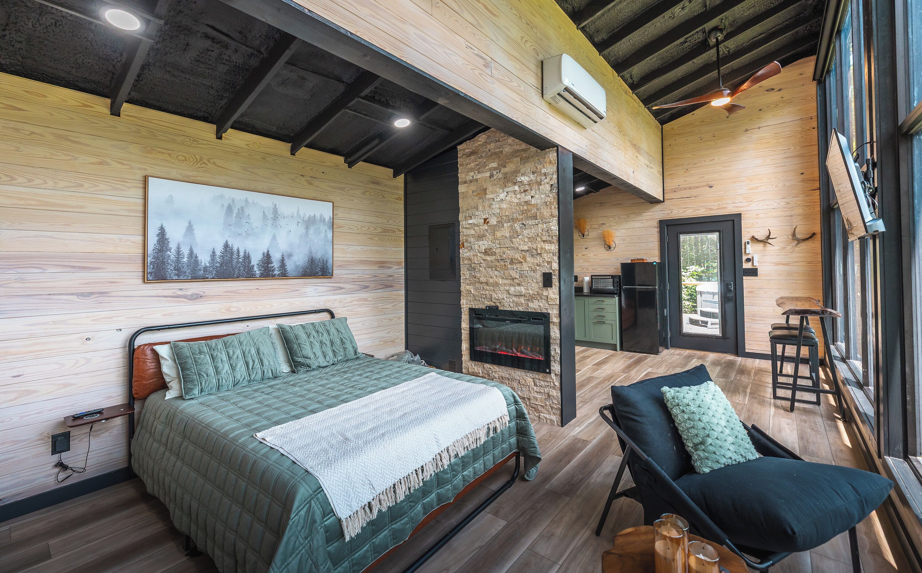 1 bedroom, bed sheets