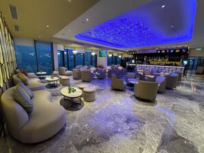 Swim-up bar - A La Carte Ha Long Bay Residence by SIMA Chill (Ha Long)