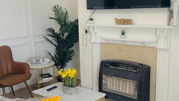 Smart TV, fireplace
